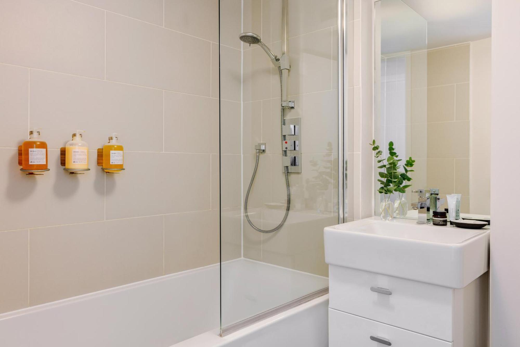 Sonder The Bard Aparthotel London Bagian luar foto
